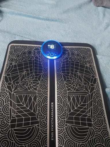 Foto de un cliente usando el masajeador de pies (reseña 13)